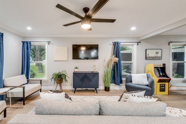 1103 W Russell Avenue, Carrollton, TX 75006