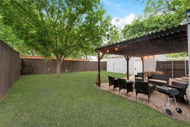 1103 W Russell Avenue, Carrollton, TX 75006