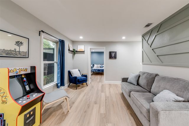 1103 W Russell Avenue, Carrollton, TX 75006