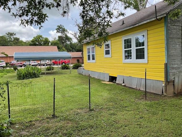 634 E Bernard Street, West Columbia, TX 77486