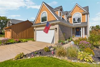 810 Wolverine Drive, Wolverine Lake Village, MI 48390