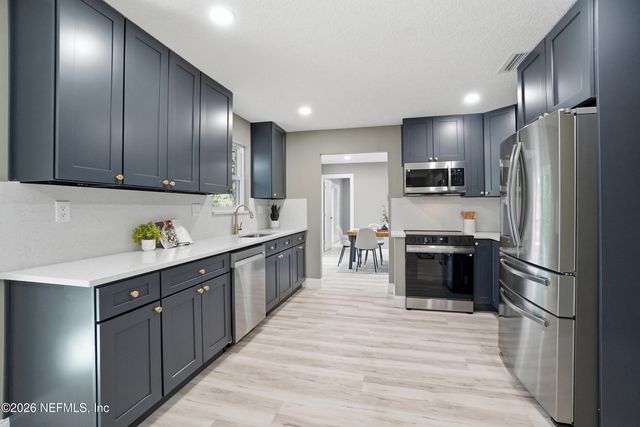 3241 HERMITAGE Road E, Jacksonville, FL 32277