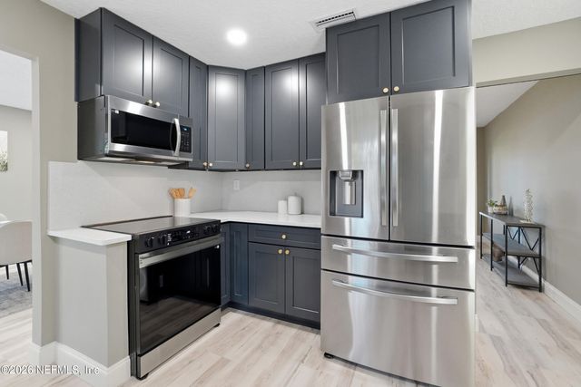 3241 HERMITAGE Road E, Jacksonville, FL 32277