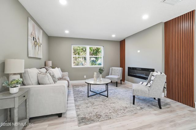 3241 HERMITAGE Road E, Jacksonville, FL 32277