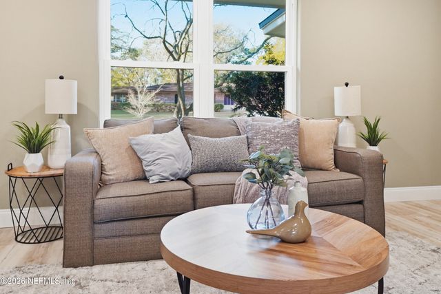 3241 HERMITAGE Road E, Jacksonville, FL 32277