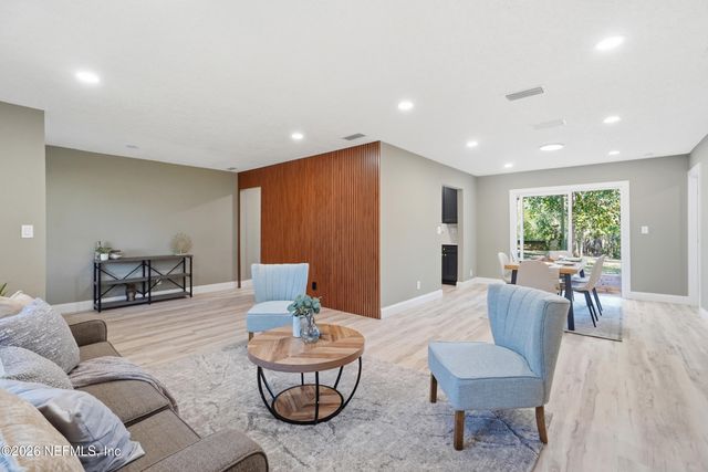 3241 HERMITAGE Road E, Jacksonville, FL 32277