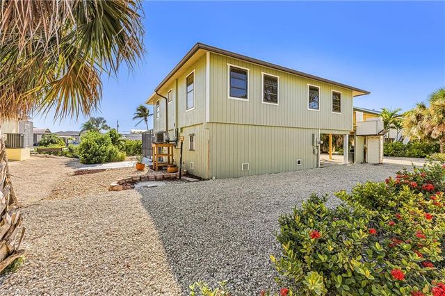 3637 Schooner LN, St. James City, FL 33956