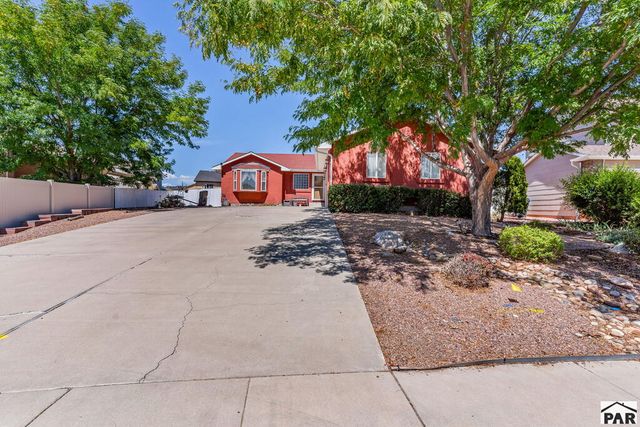 5153 Crested Hill, Pueblo, CO 81008