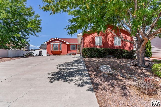 5153 Crested Hill, Pueblo, CO 81008