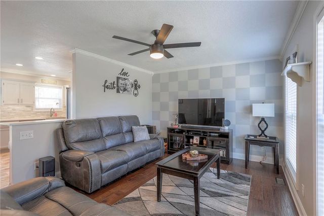 1521 Lexington Road, Pleasant Hill, MO 64080