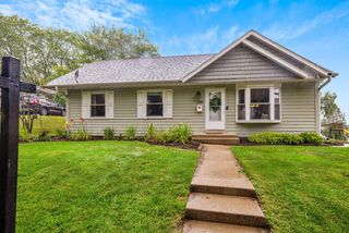 1204 Aldoro DRIVE, Waukesha, WI 53188