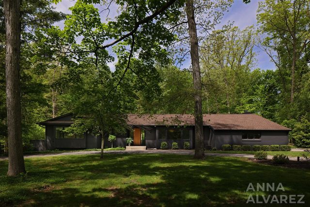 7130 Oakbrook Street, Grand Rapids, MI 49546