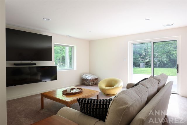 7130 Oakbrook Street, Grand Rapids, MI 49546