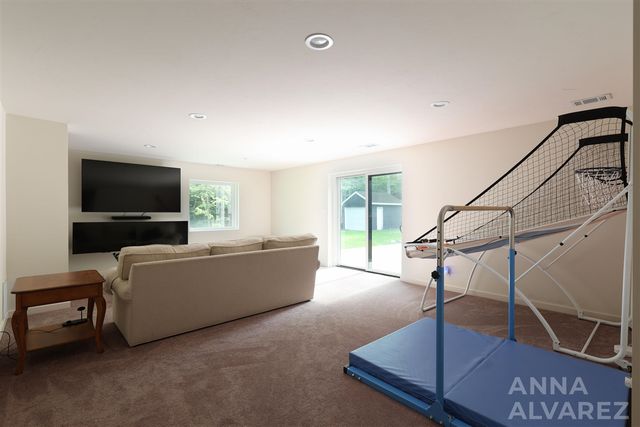 7130 Oakbrook Street, Grand Rapids, MI 49546