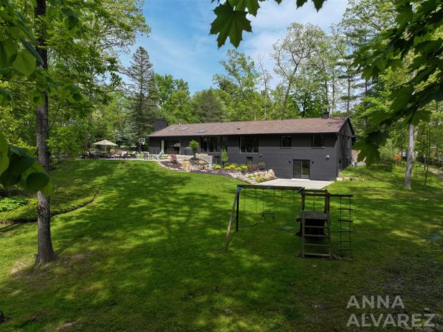 7130 Oakbrook Street, Grand Rapids, MI 49546