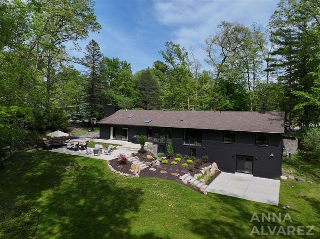 7130 Oakbrook Street, Grand Rapids, MI 49546