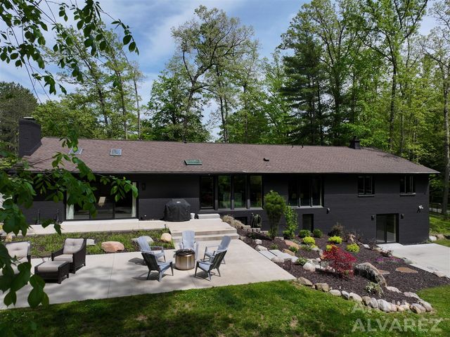 7130 Oakbrook Street, Grand Rapids, MI 49546
