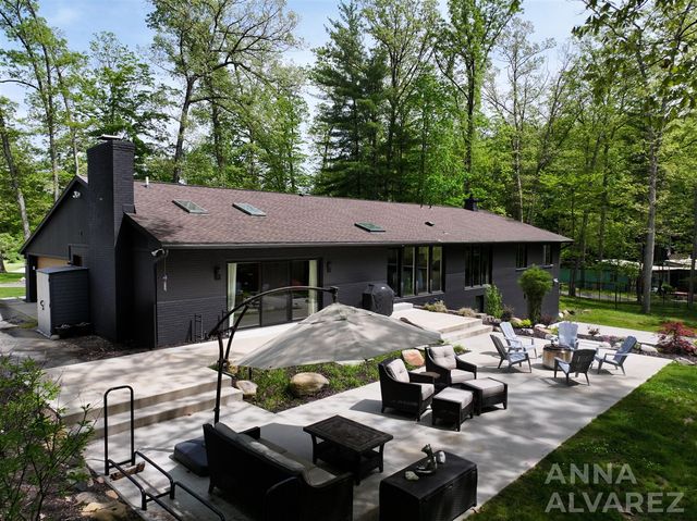 7130 Oakbrook Street, Grand Rapids, MI 49546