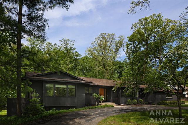 7130 Oakbrook Street, Grand Rapids, MI 49546