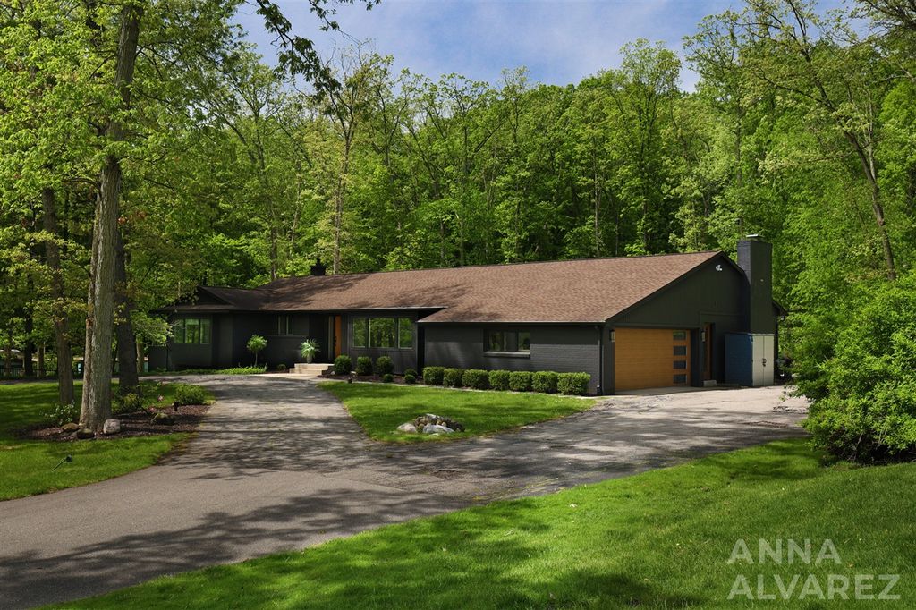 7130 Oakbrook Street, Grand Rapids, MI 49546