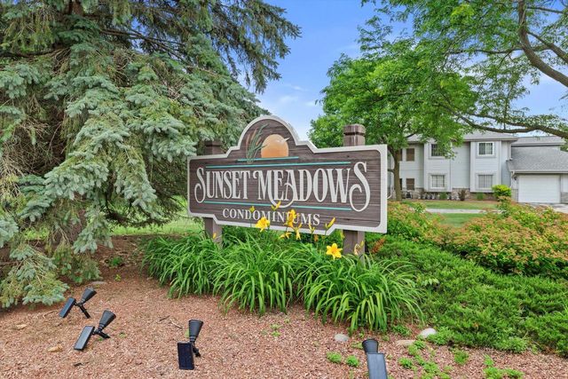 1097 Quinlan DRIVE #D, Pewaukee, WI 53072