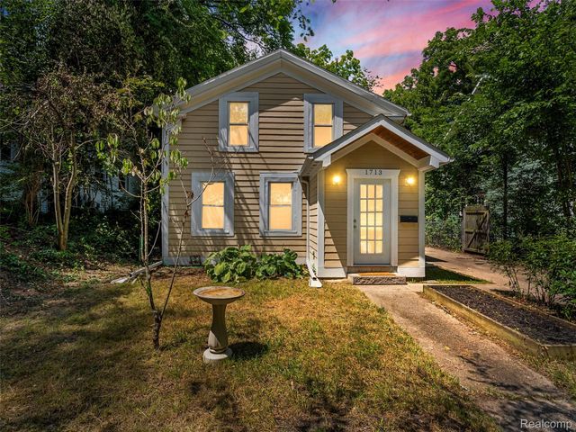 1713 Pontiac Trail, Ann Arbor, MI 48105
