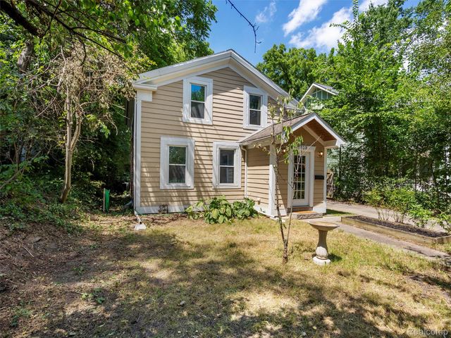 1713 Pontiac Trail, Ann Arbor, MI 48105