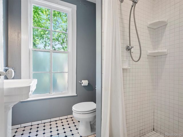 1713 Pontiac Trail, Ann Arbor, MI 48105