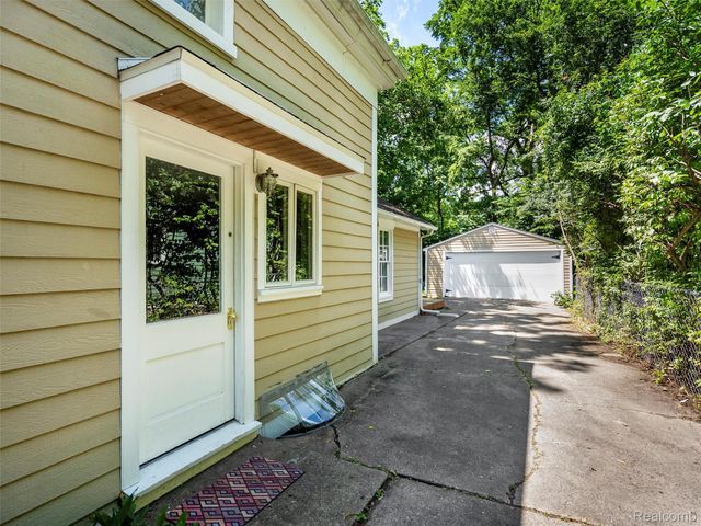 1713 Pontiac Trail, Ann Arbor, MI 48105