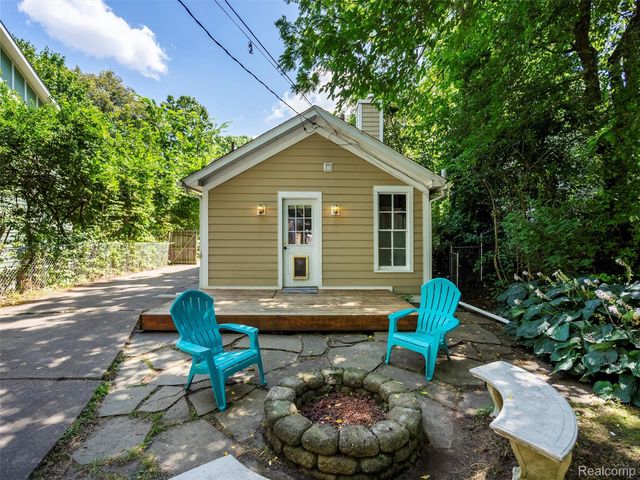 1713 Pontiac Trail, Ann Arbor, MI 48105