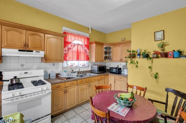 23 Washington Ter, East Orange City, NJ 07017