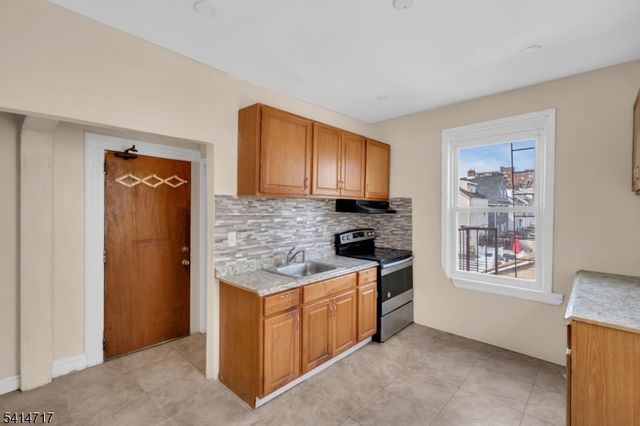 23 Washington Ter, East Orange City, NJ 07017