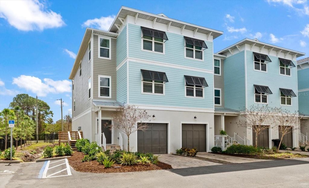 Image 1 of property listing at 1297 SAVONA DRIVE NE, St Petersburg, FL 33702