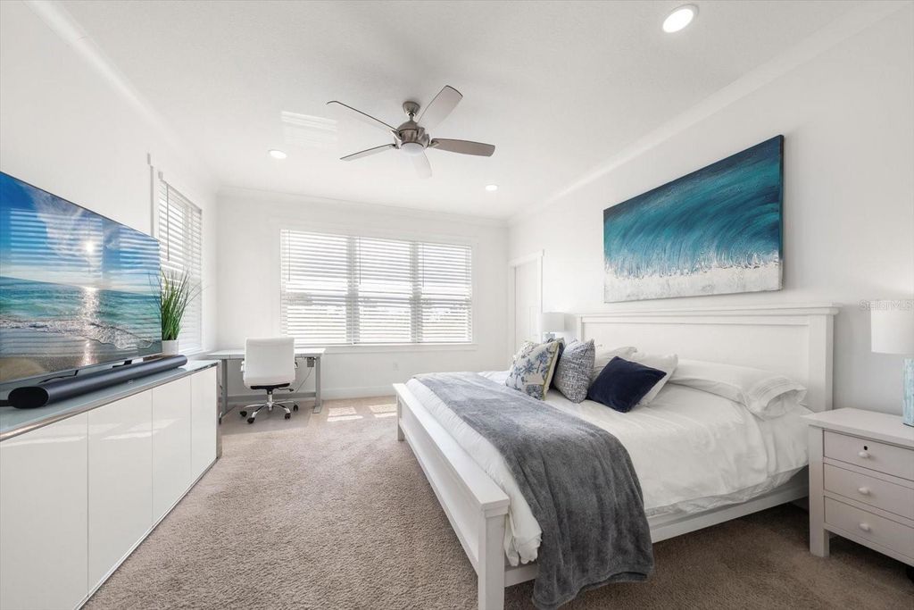 Image 11 of property listing at 1297 SAVONA DRIVE NE, St Petersburg, FL 33702