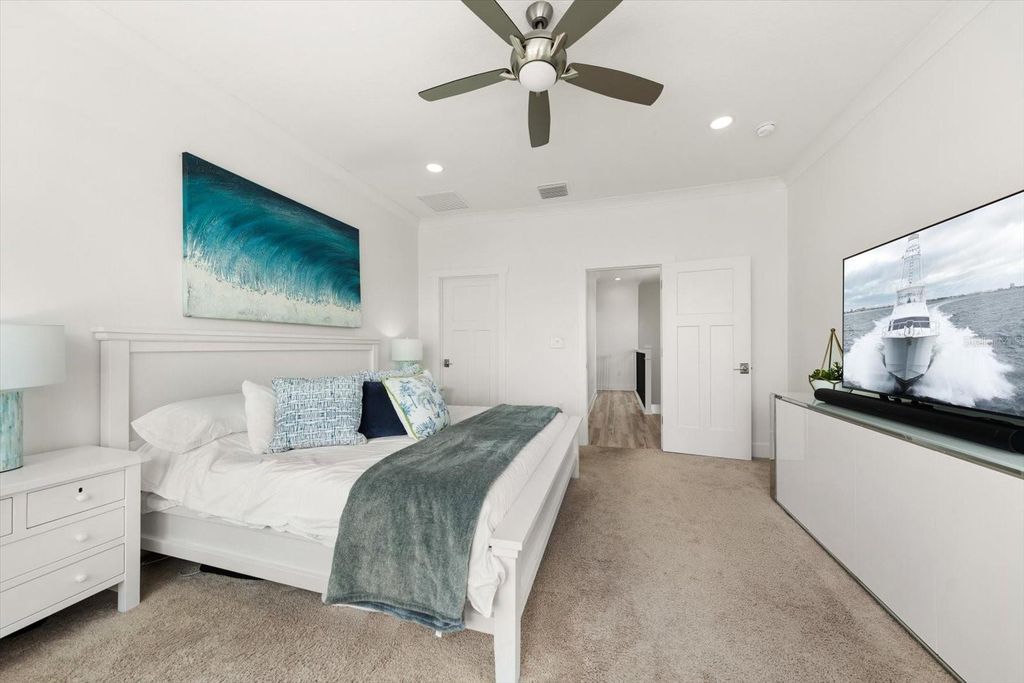 Image 12 of property listing at 1297 SAVONA DRIVE NE, St Petersburg, FL 33702