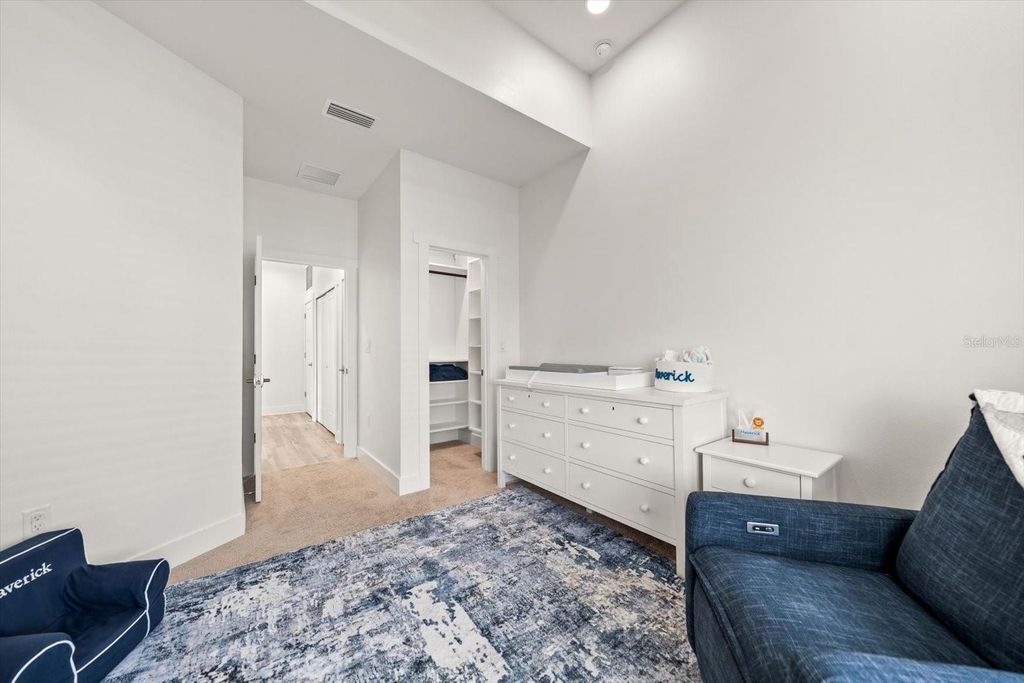 Image 19 of property listing at 1297 SAVONA DRIVE NE, St Petersburg, FL 33702