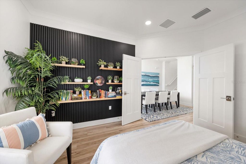 Image 23 of property listing at 1297 SAVONA DRIVE NE, St Petersburg, FL 33702