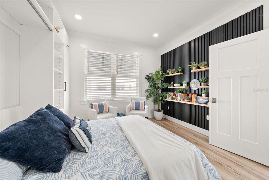 Image 26 of property listing at 1297 SAVONA DRIVE NE, St Petersburg, FL 33702