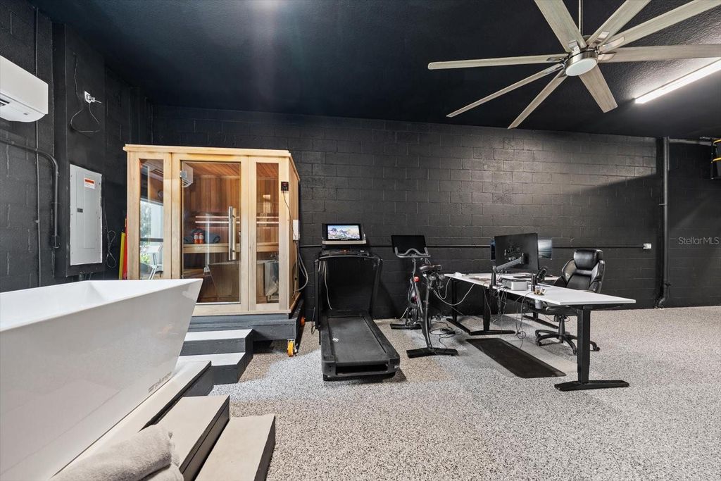 Image 30 of property listing at 1297 SAVONA DRIVE NE, St Petersburg, FL 33702