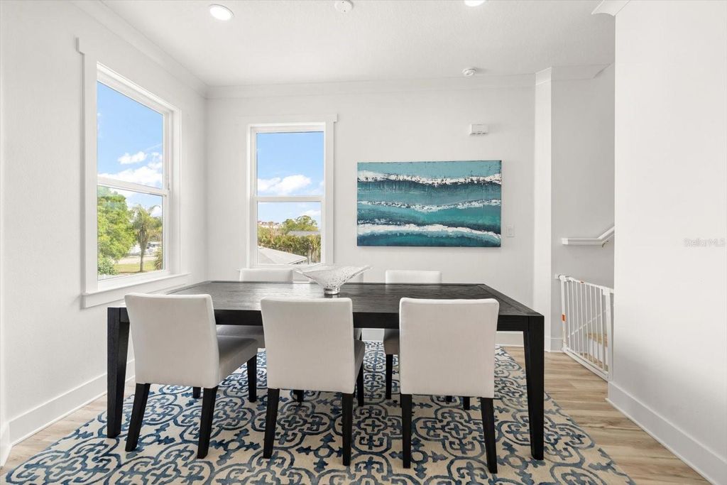 Image 5 of property listing at 1297 SAVONA DRIVE NE, St Petersburg, FL 33702