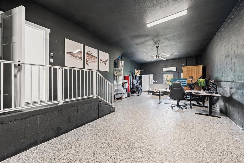 Image 8 of property listing at 1297 SAVONA DRIVE NE, St Petersburg, FL 33702