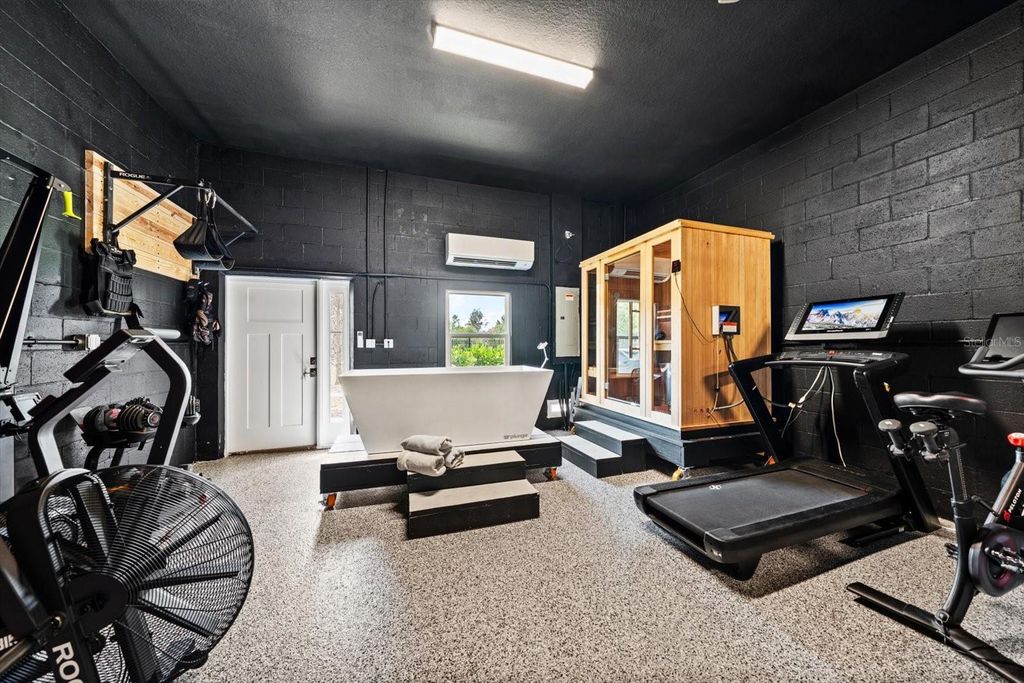 Image 9 of property listing at 1297 SAVONA DRIVE NE, St Petersburg, FL 33702