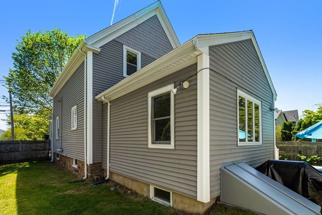 8 Lincoln Street, Manchester, MA 01944