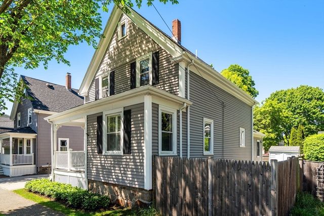 8 Lincoln Street, Manchester, MA 01944