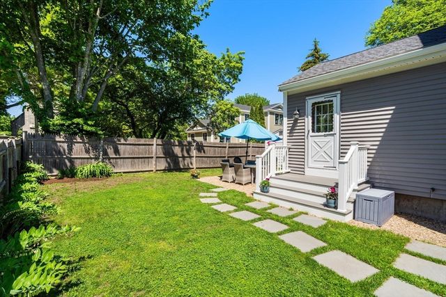 8 Lincoln Street, Manchester, MA 01944