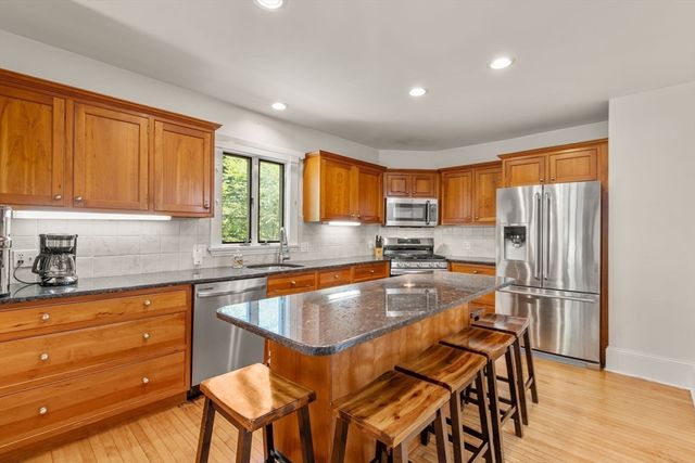 8 Lincoln Street, Manchester, MA 01944