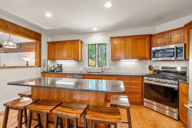 8 Lincoln Street, Manchester, MA 01944
