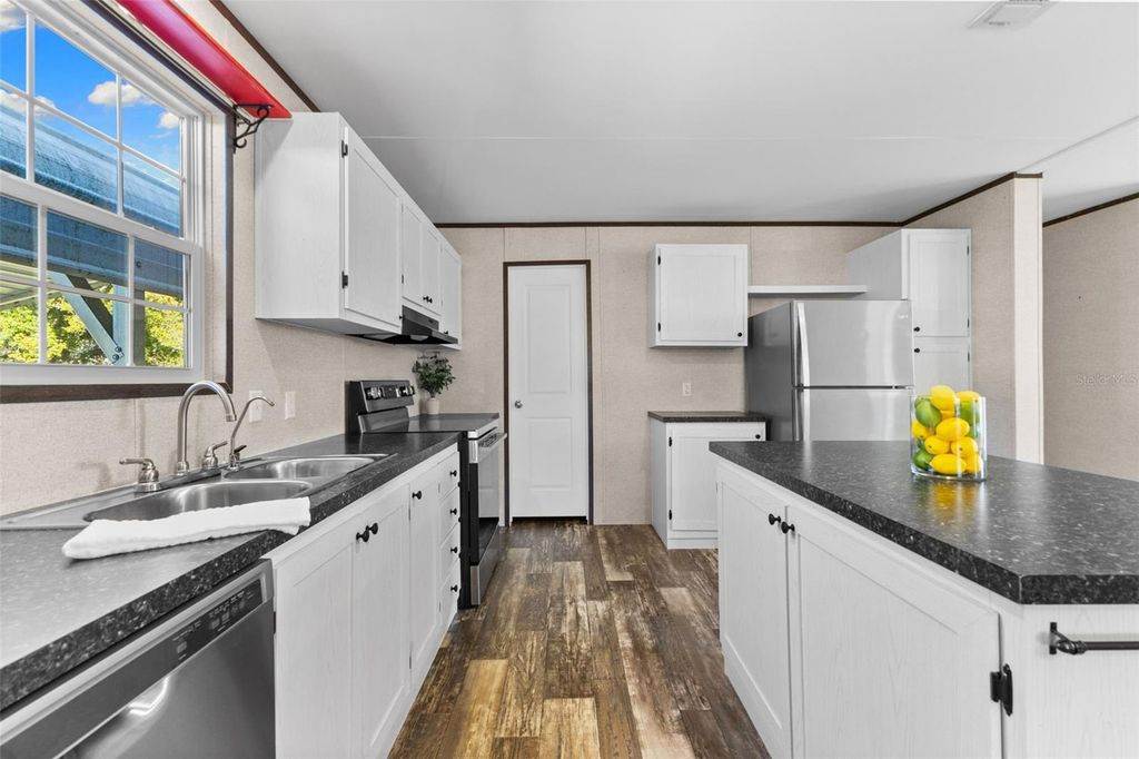 Image 11 of property listing at 6606 BOB HEAD ROAD, Plant City, FL 33565