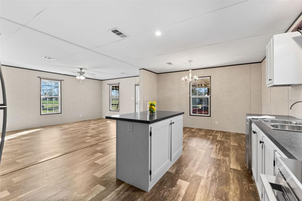 Image 10 of property listing at 6606 BOB HEAD ROAD, Plant City, FL 33565