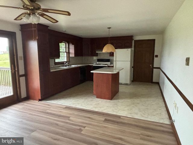 5237 SUNSET LN, Gap, PA 17527